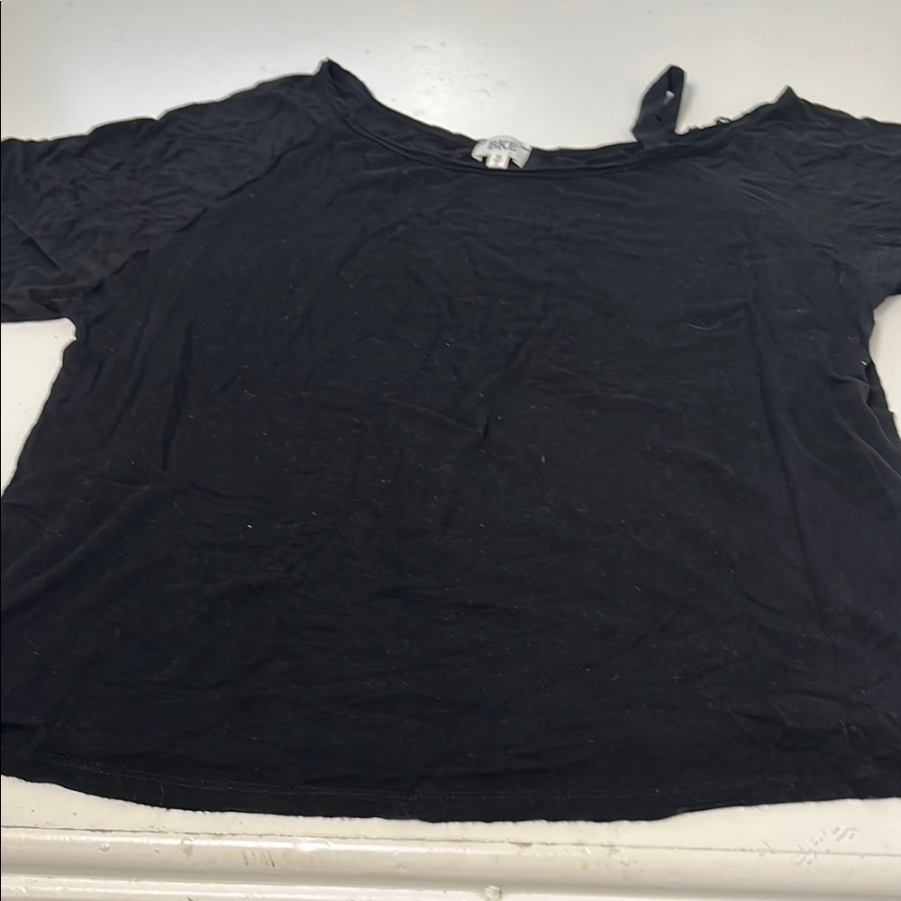BKE Medium Short Sleeve One Side Black Cold Shoulder Distressed T Shirt
